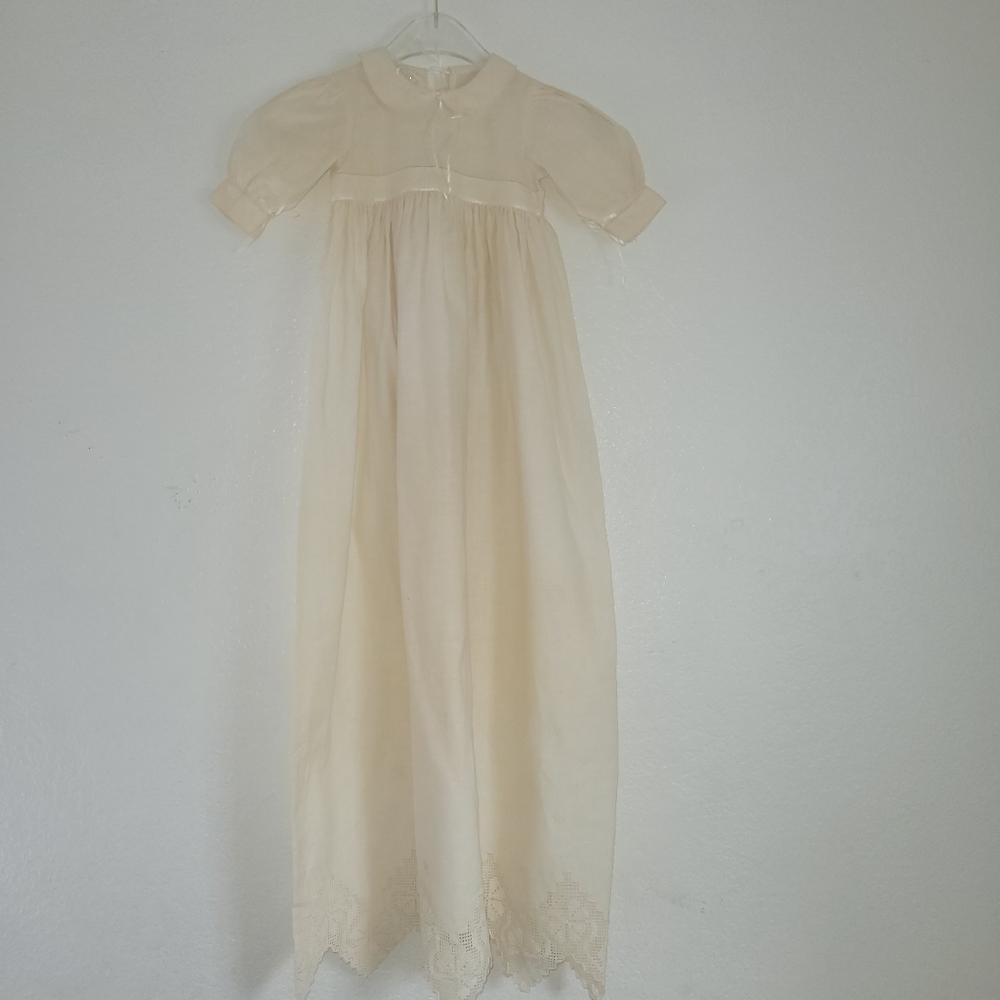 3/$20 Vintage Rendezvous Inc. New Orleans Cream Christening Baptisim  Gown
